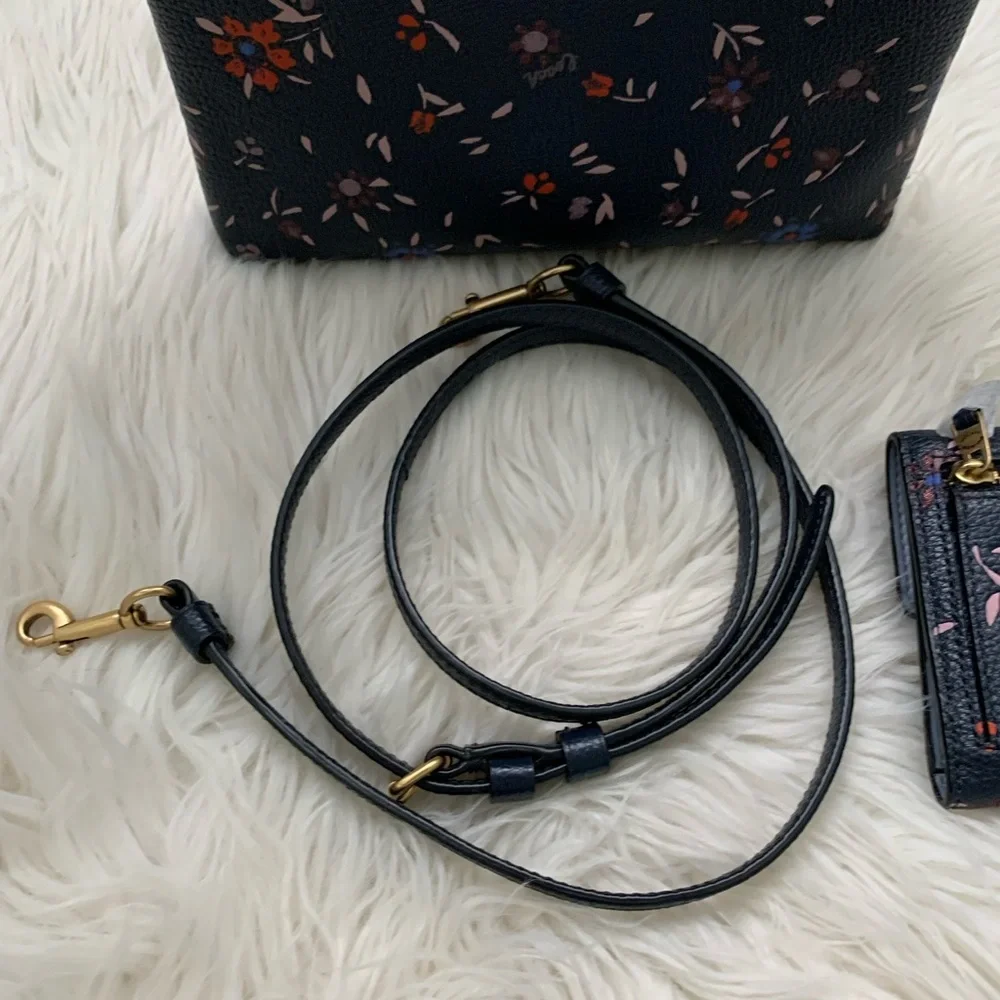 🎊Hp!2x🎊Coach Kitt Crossbody Flower Print w/ Wallet. - Picture 6 of 17